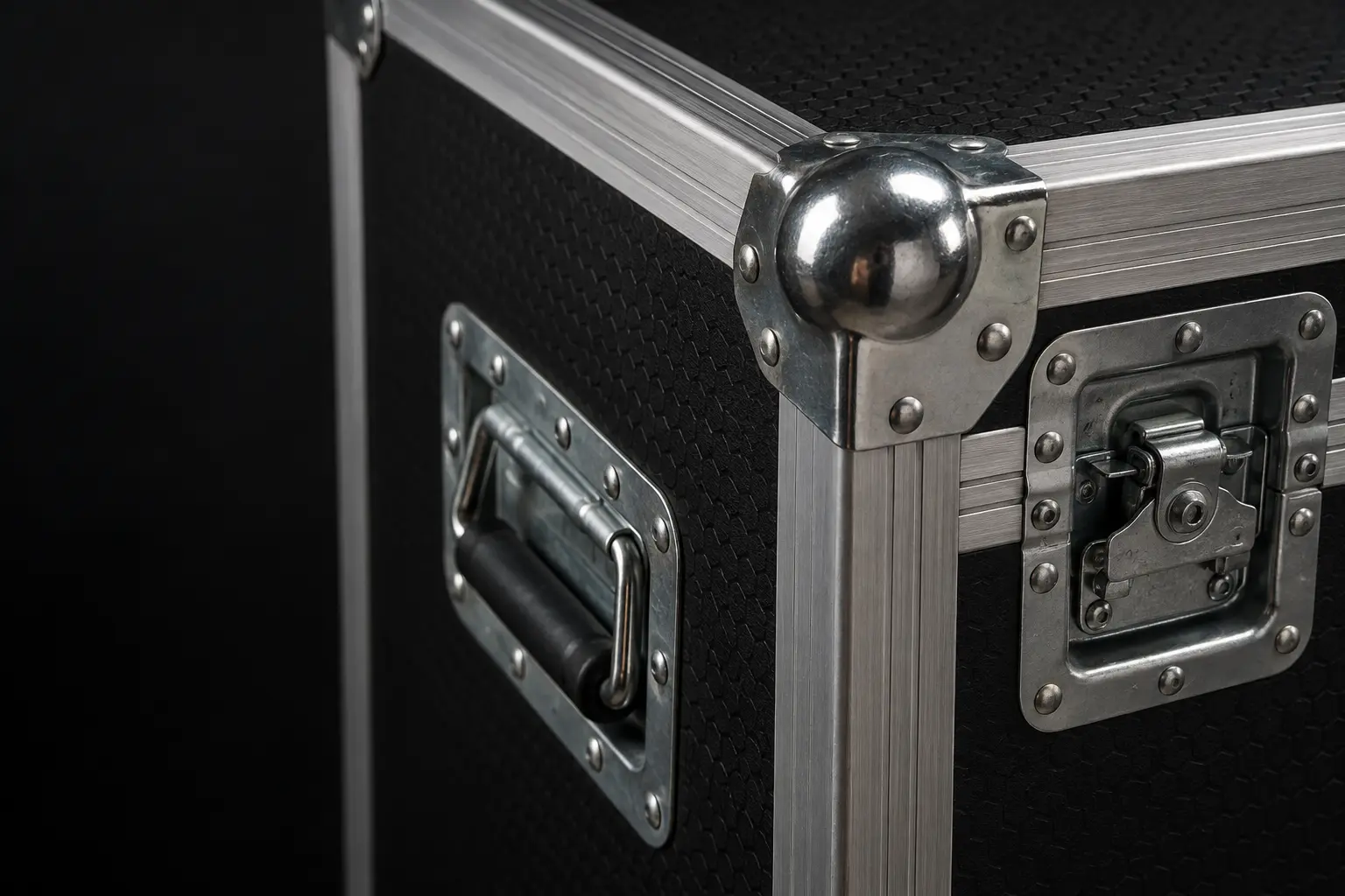 Flight case hardware and aluminum profile